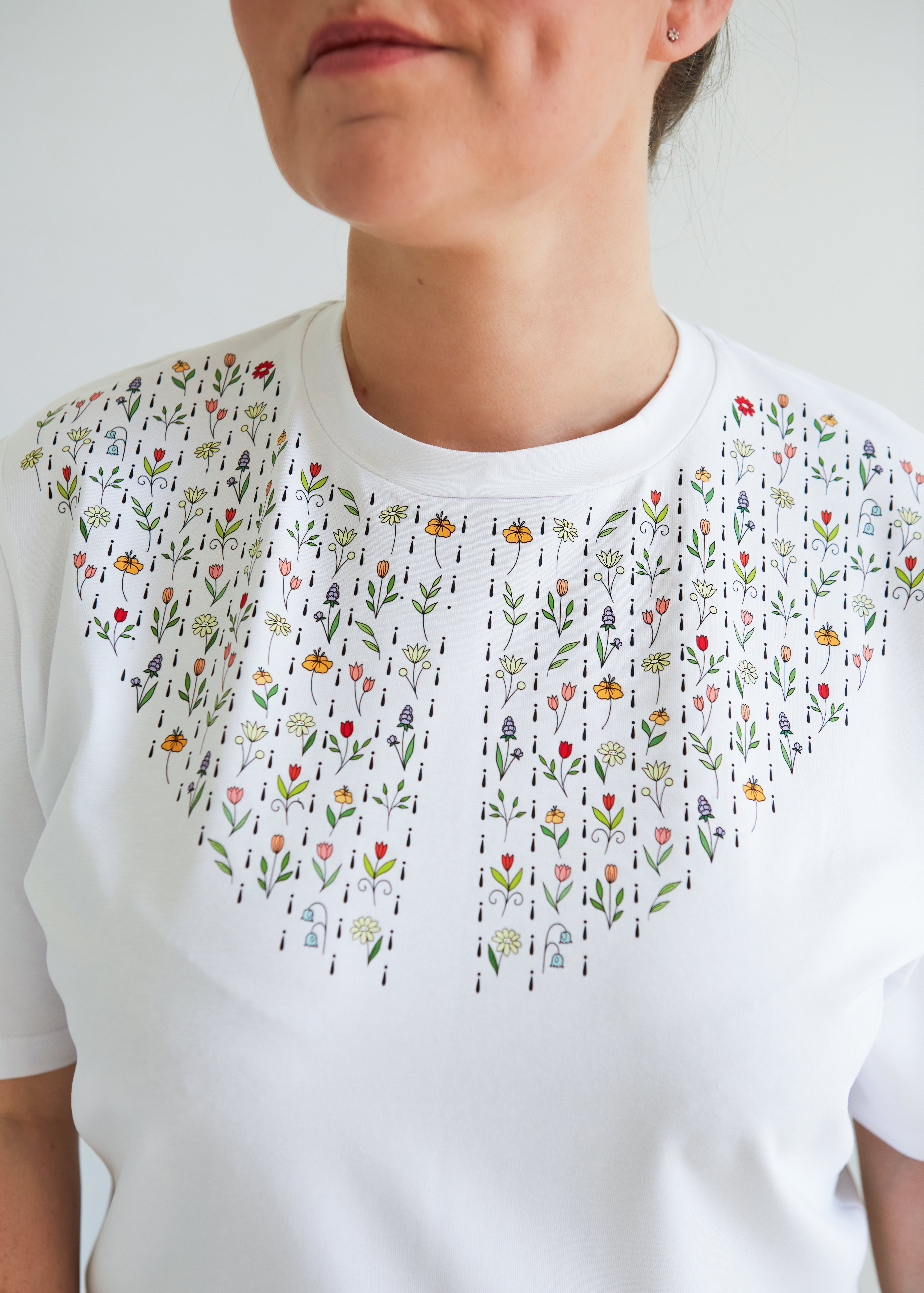 DUŻA WYPRZEDAŻ "MORZE KWIATÓW", BIAŁY T-SHIRT