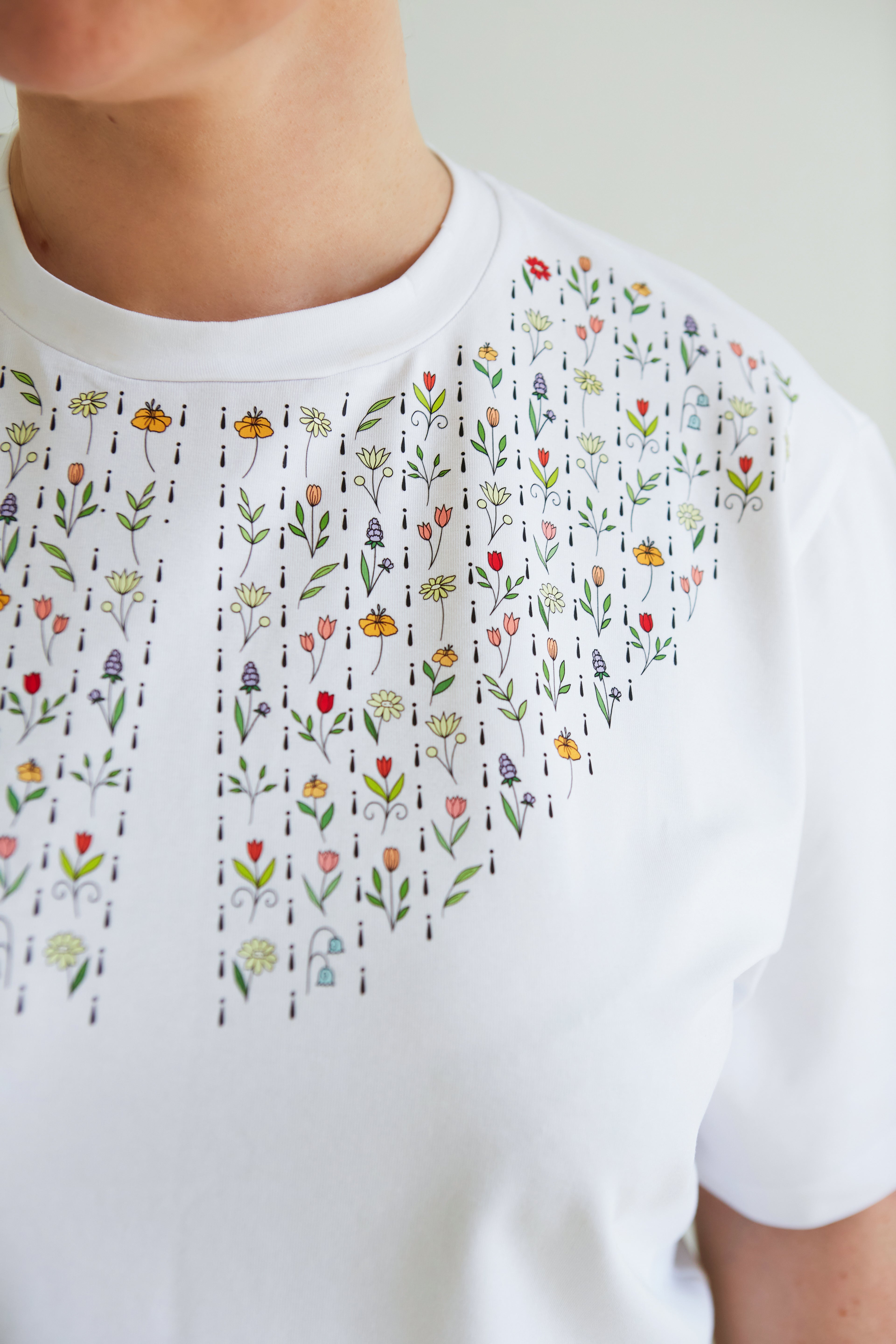 DUŻA WYPRZEDAŻ "MORZE KWIATÓW", BIAŁY T-SHIRT
