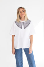 "ORNAMENTY", BIAŁY DAMSKI T-SHIRT Z KOŁNIERZYKIEM